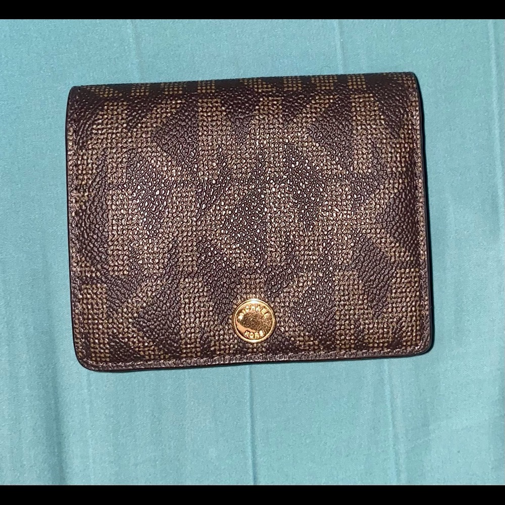 Small Michael Kors Women’s Logo Billfold Wallet